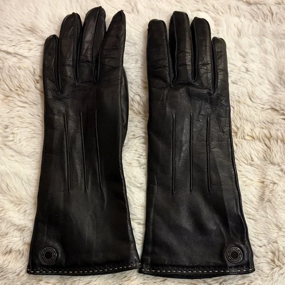 Coach Y2K Black Vintage Buttery Soft Leather Gloves ✨ Silver Logo Button Detail - Picture 4 of 9